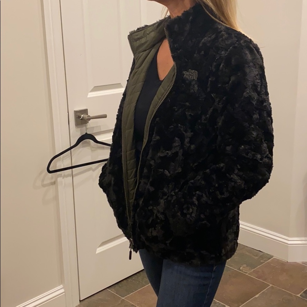 BRAND NEW NORTH FACE REVERSIBLE JACKET - Picture 2 of 6